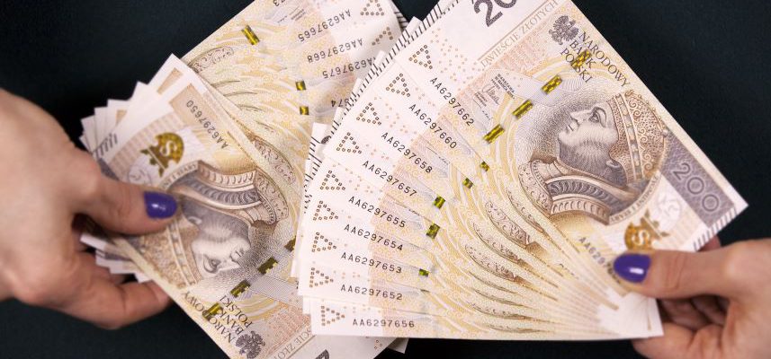 dużo banknotów 200 zł